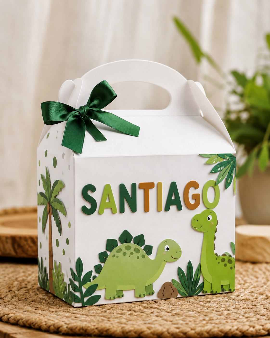 Cajita personalizada con nombre y temática de arcoíris para fiesta infantil